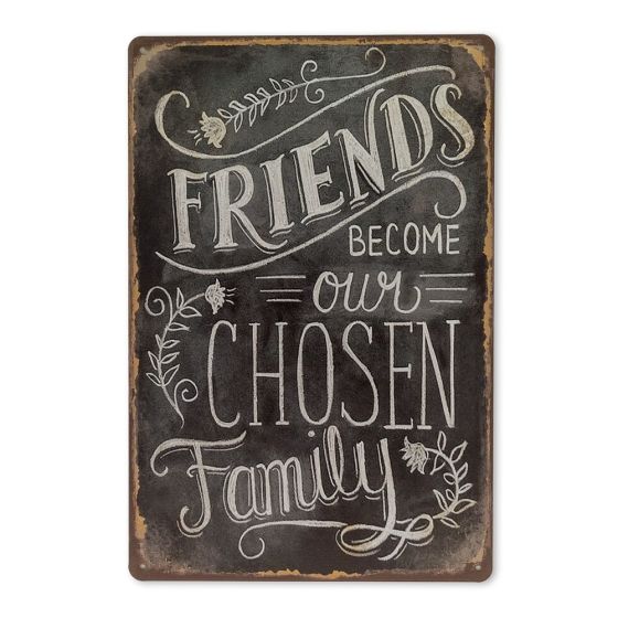 Friends become our chosen family skilt. Flot blikskilt til hjemmet