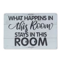 What happens in this room stays in this room skilt. Flot blikskilt til hjemmet