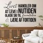 Livet handler om at leve i nutiden wall sticker. Flot vægklistermærke til hjemmet.